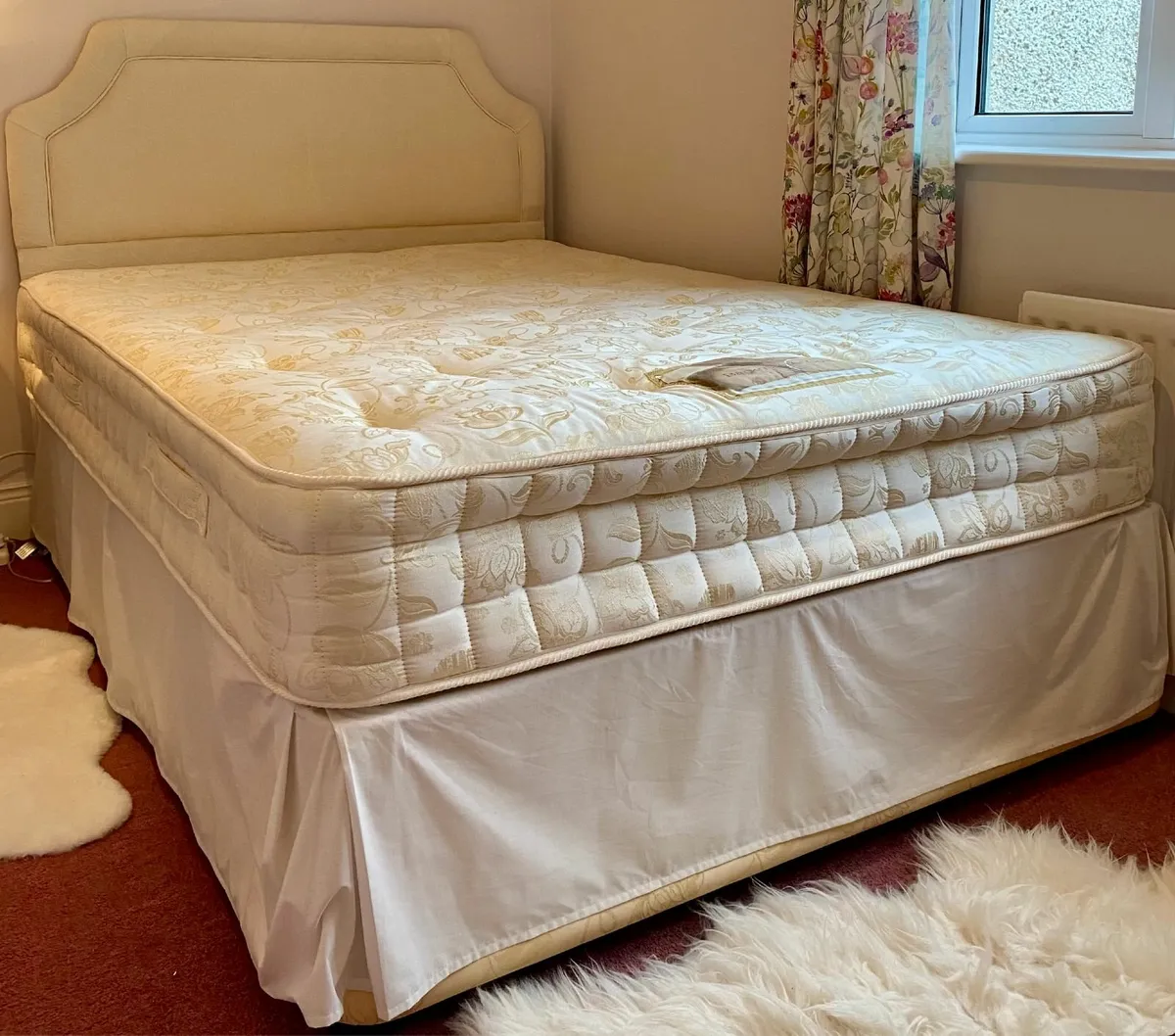 Gleneagle Mastergold bed and pale cream headboard - Image 4