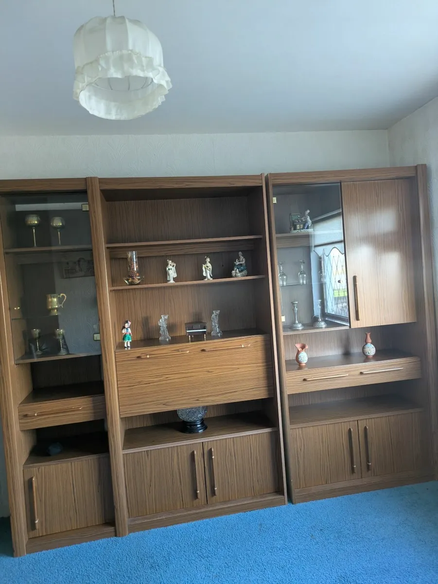 Wall unit