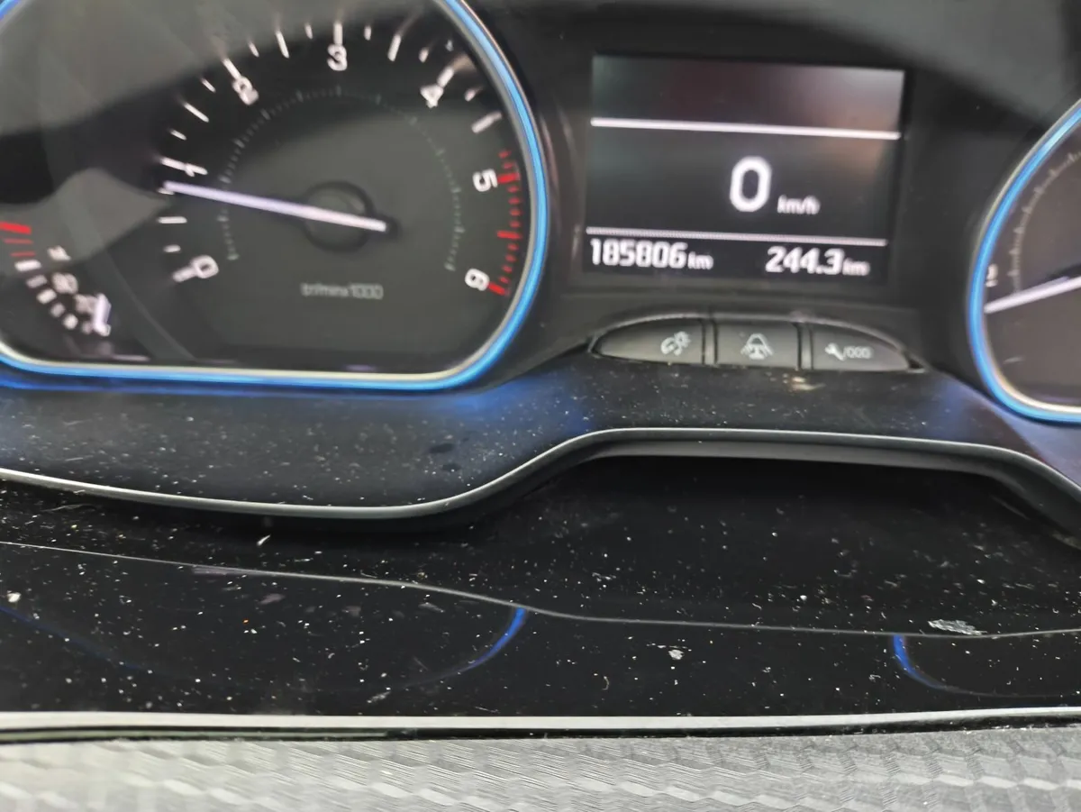 Peugeot 2008 2017 - Image 2