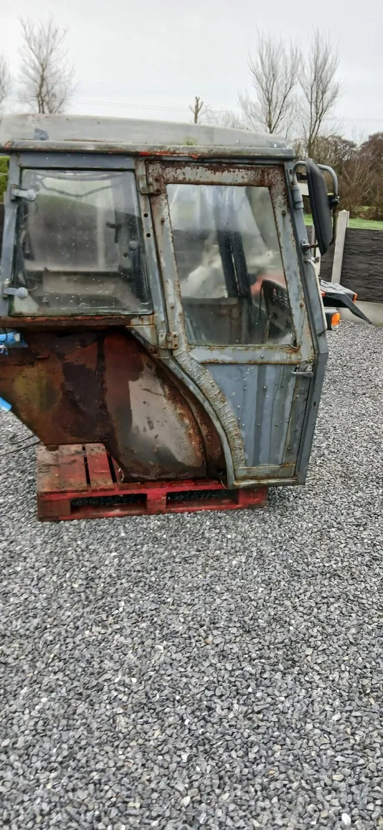 300 series Massey ferguson cabs x2 - Image 2