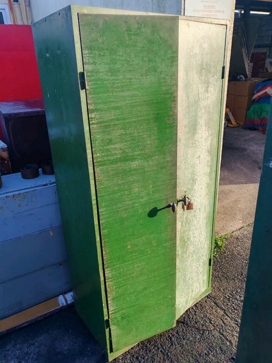 Vintage industrial metal drawer cabinet - Image 3