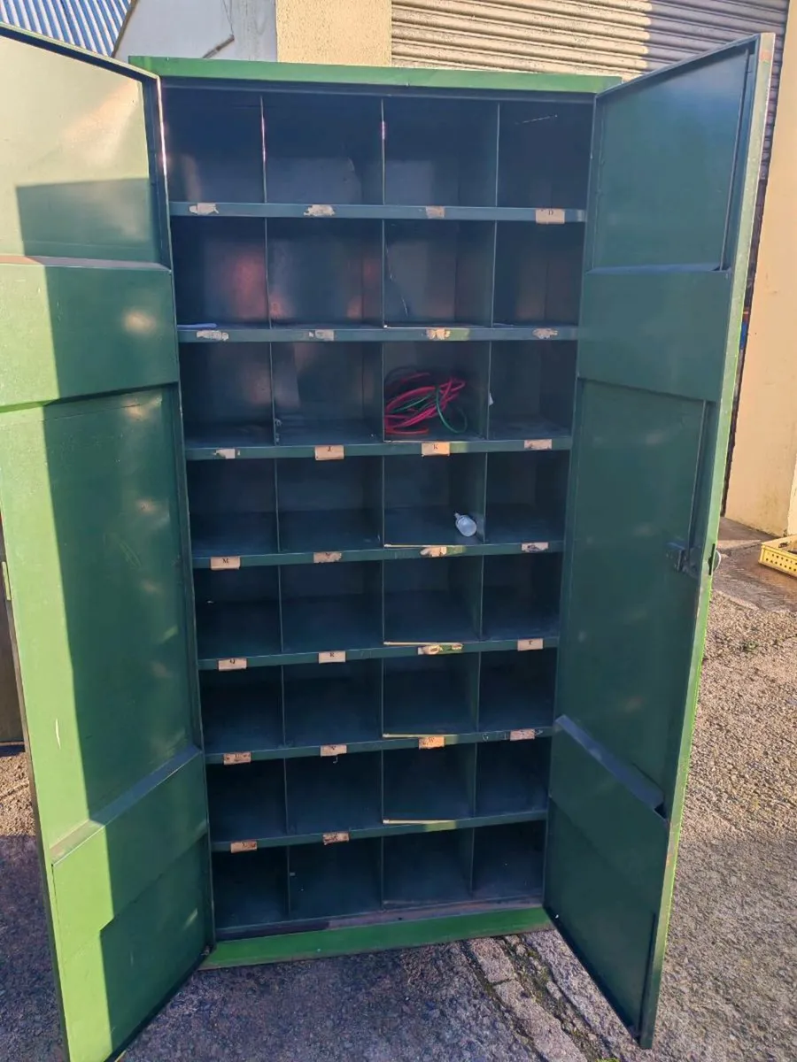 Vintage industrial metal drawer cabinet - Image 4