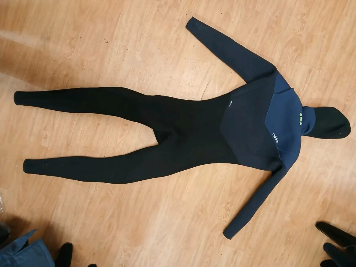 Hooded 5/4 wetsuit, size M, secondhand, save €385! - Image 2