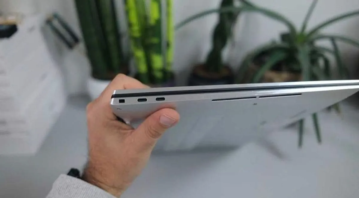 Dell XPS 9700 17  Powerful Premium Laptop - Image 2