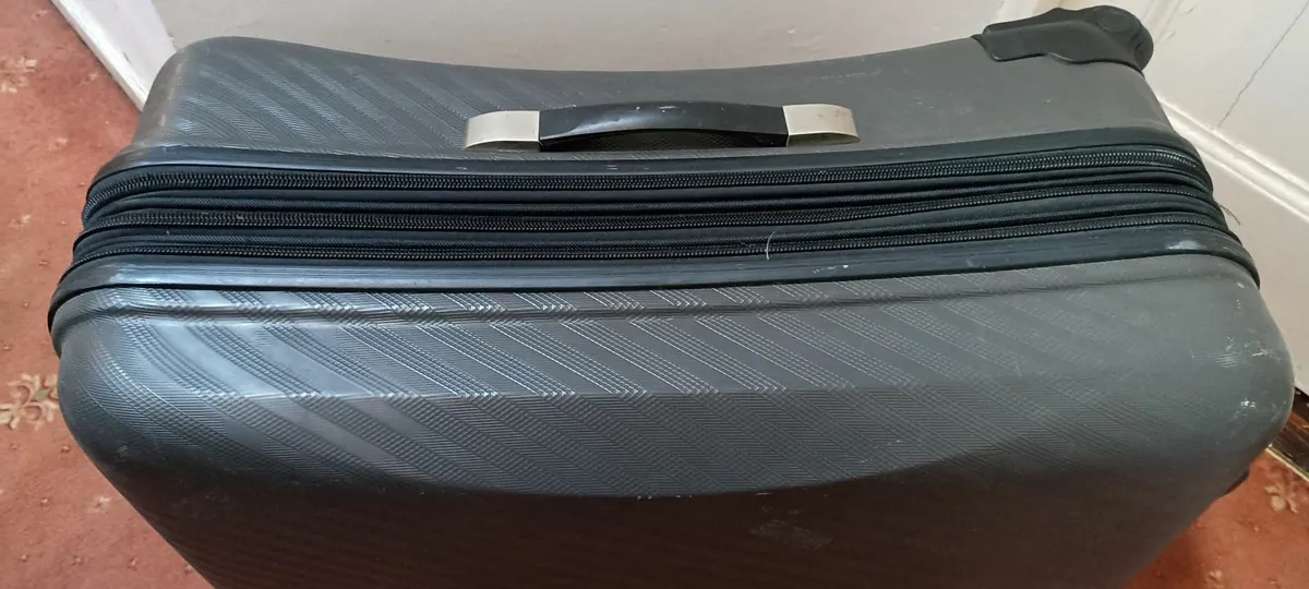 Large Hardshell Expanding Suitcase - Image 4