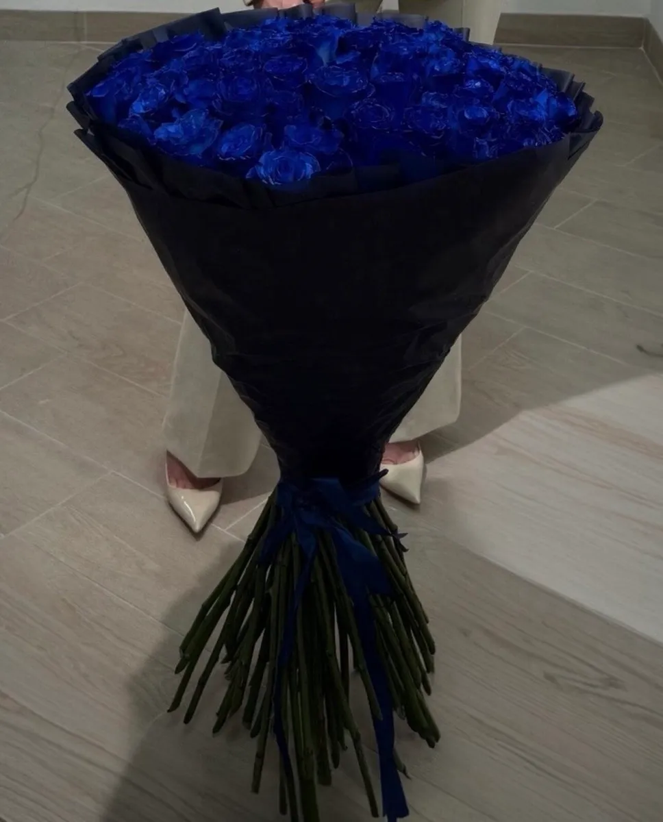 Bouquet Blue roses 71 80 cm long