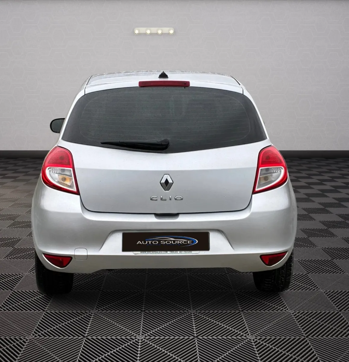 Renault Clio *NCT 03-26* - Image 4