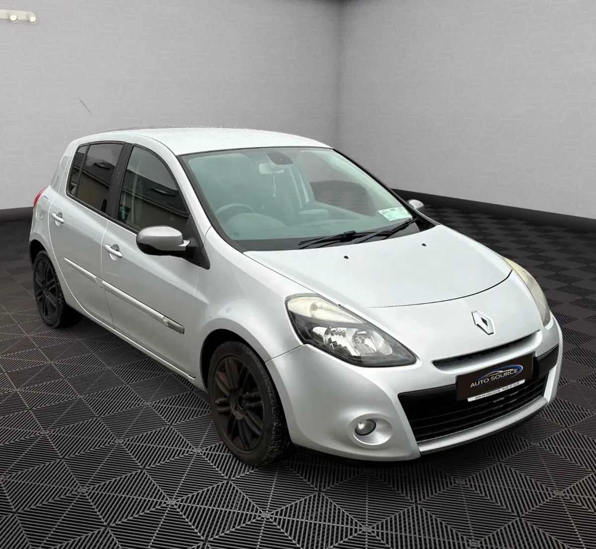 Renault Clio *NCT 03-26* - Image 3