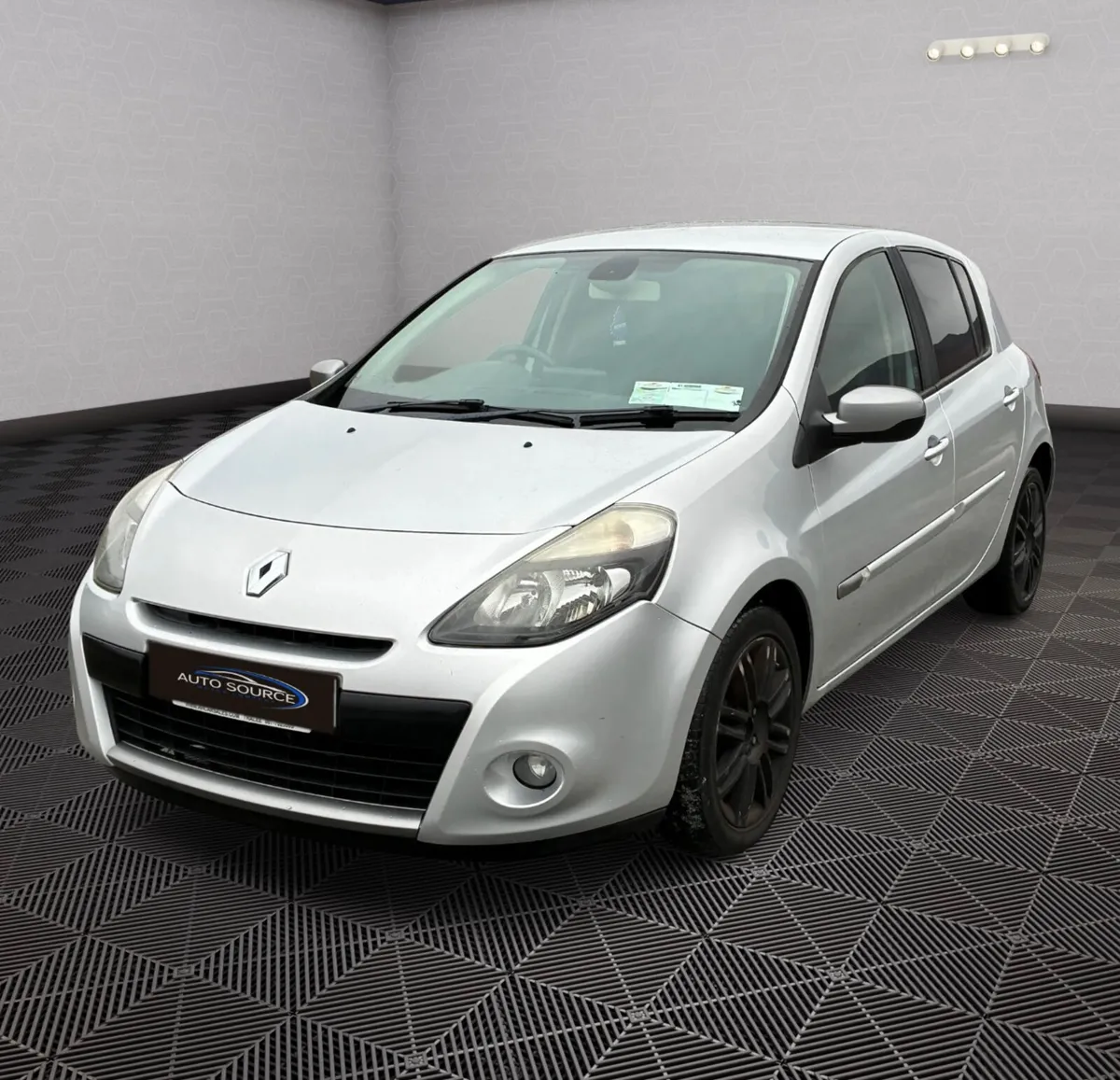 Renault Clio *NCT 03-26* - Image 2