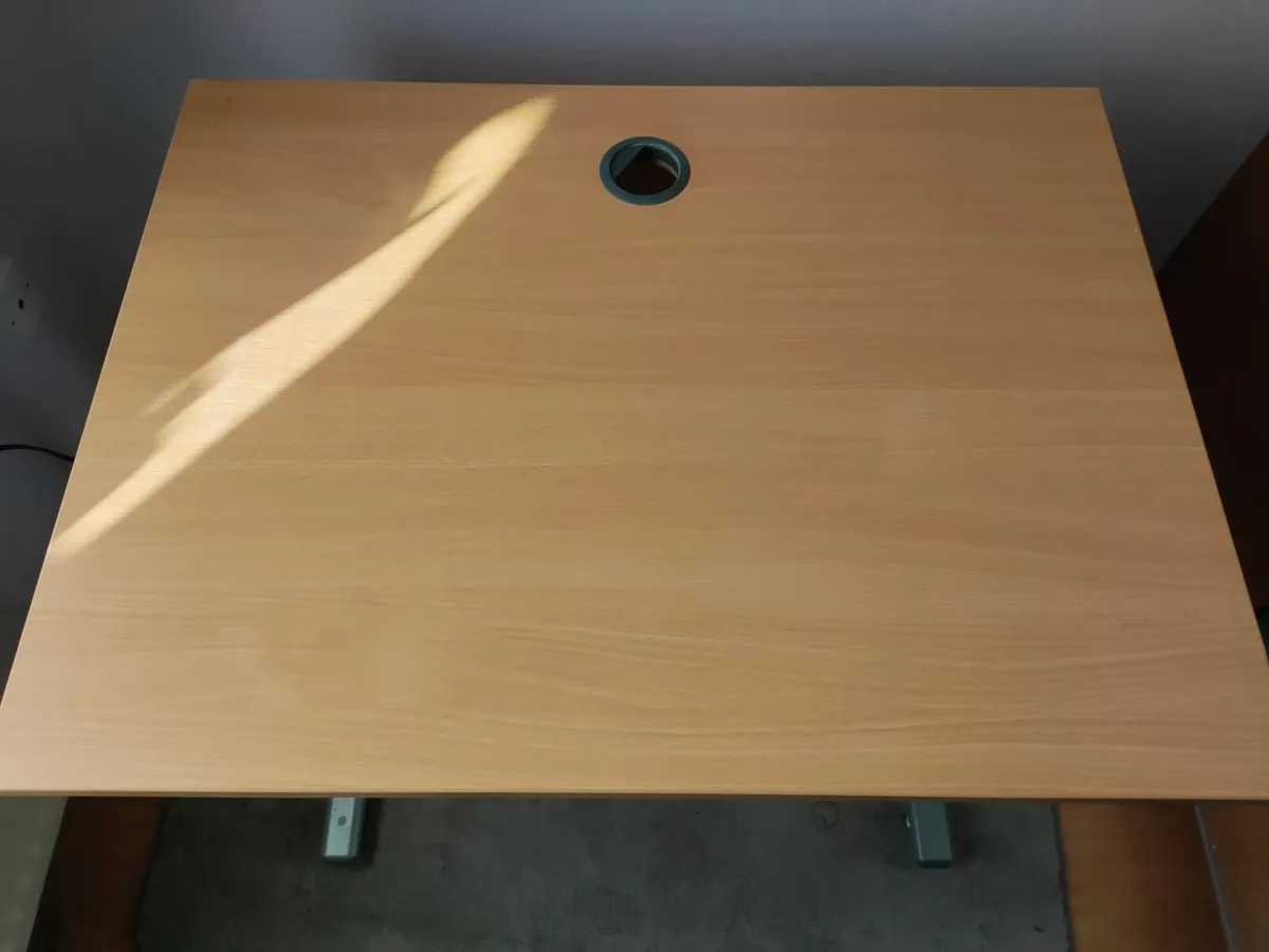 Office desk and chair - Image 3