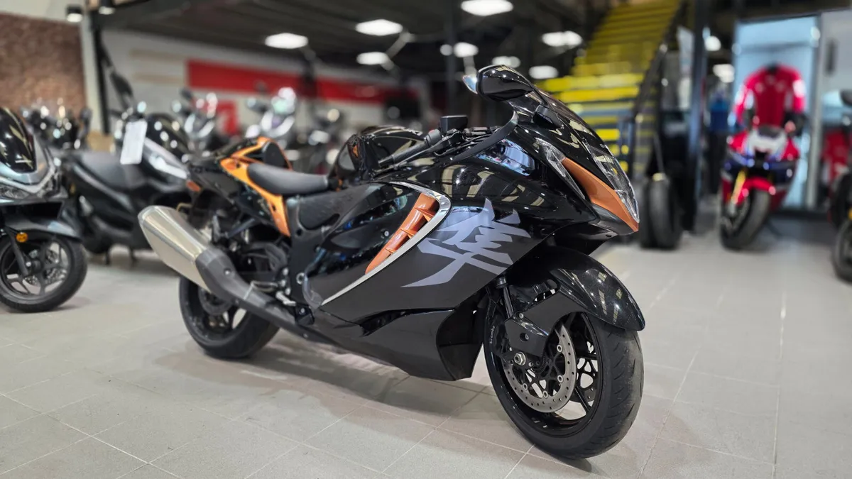 Suzuki GSX1300R Hayabusa - Image 1