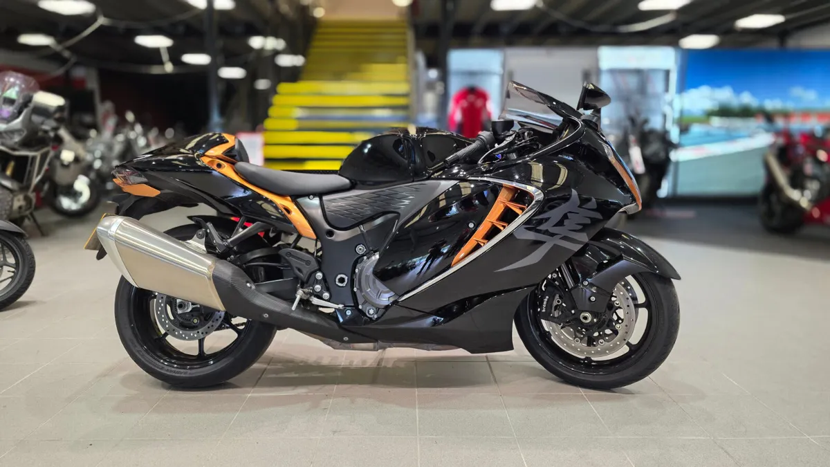 Suzuki GSX1300R Hayabusa - Image 2