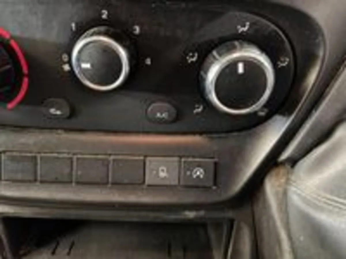 Iveco Daily Daily 2.3D HPI 14V 35C 3450 MWB Euro 6 - Image 2