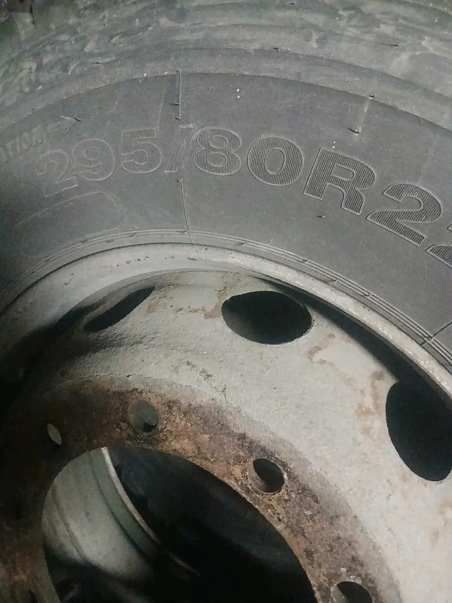 Truck tyres - Image 1