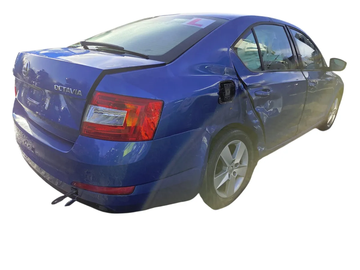 2015 SKODA OCTAVIA Breaking/Dismantling - Image 4