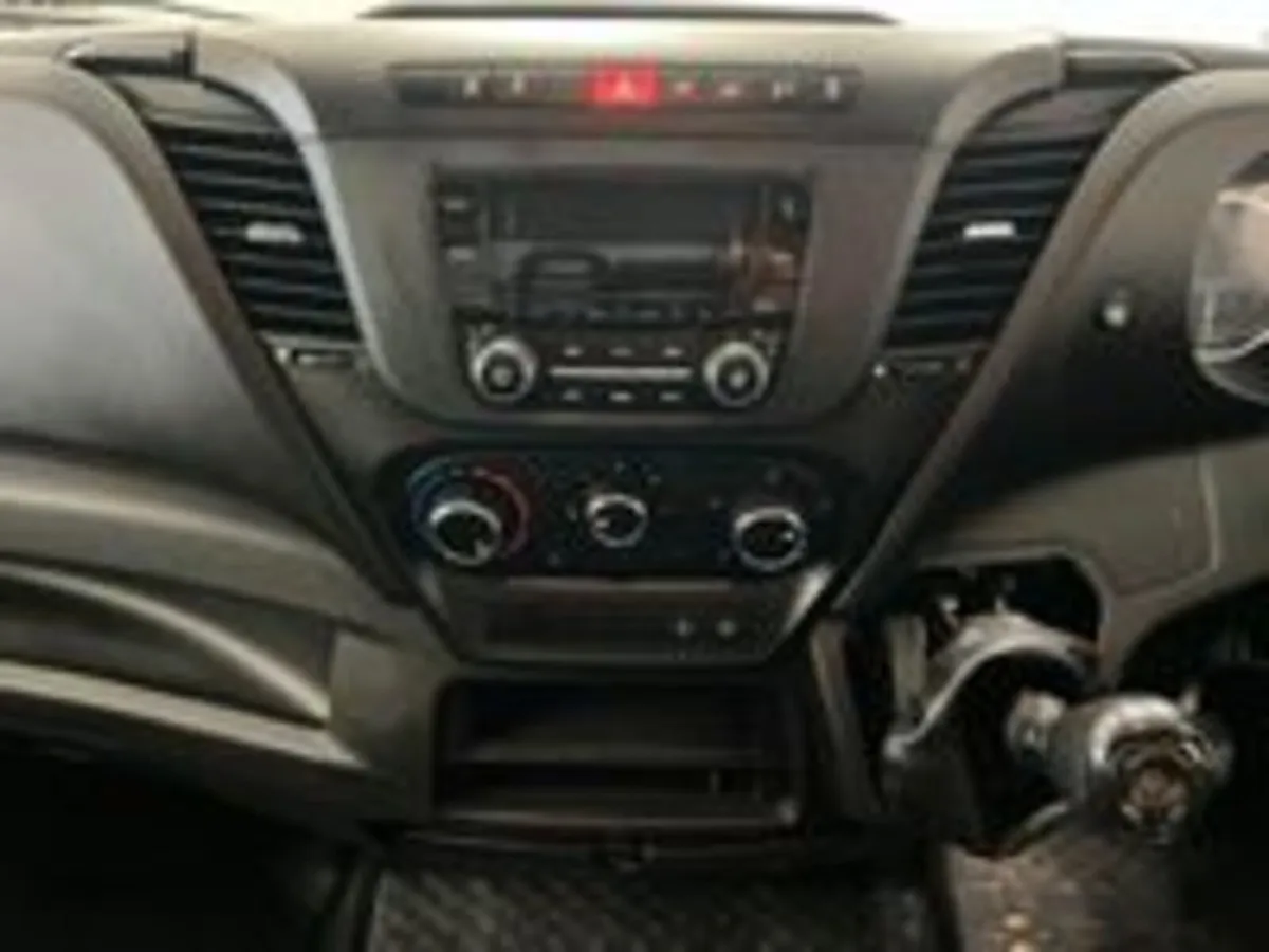 Iveco Daily 2.3D HPI 14V 35S 3450 Chassis Cab - Image 4