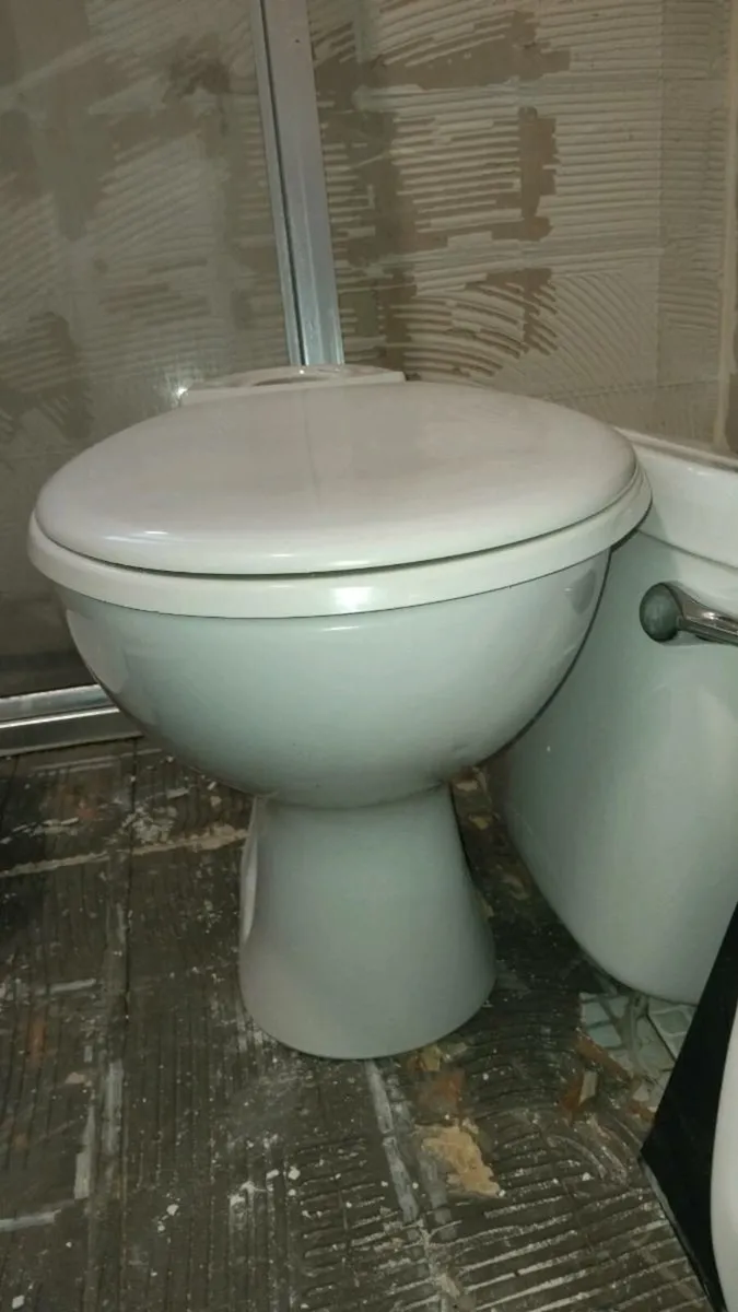 WC & WASH HAND BASIN - Image 3