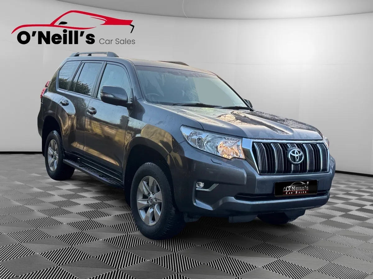 Toyota Land Cruiser 2023 LAND CRUISER 5 SEAT AUTO - Image 2