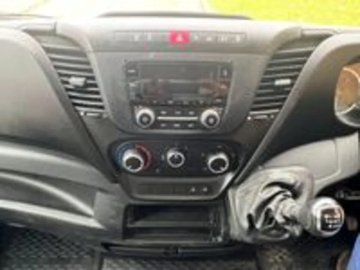 Iveco Daily 2.3D HPI 14V 35C 3000 Chassis Cab 2dr - Image 4