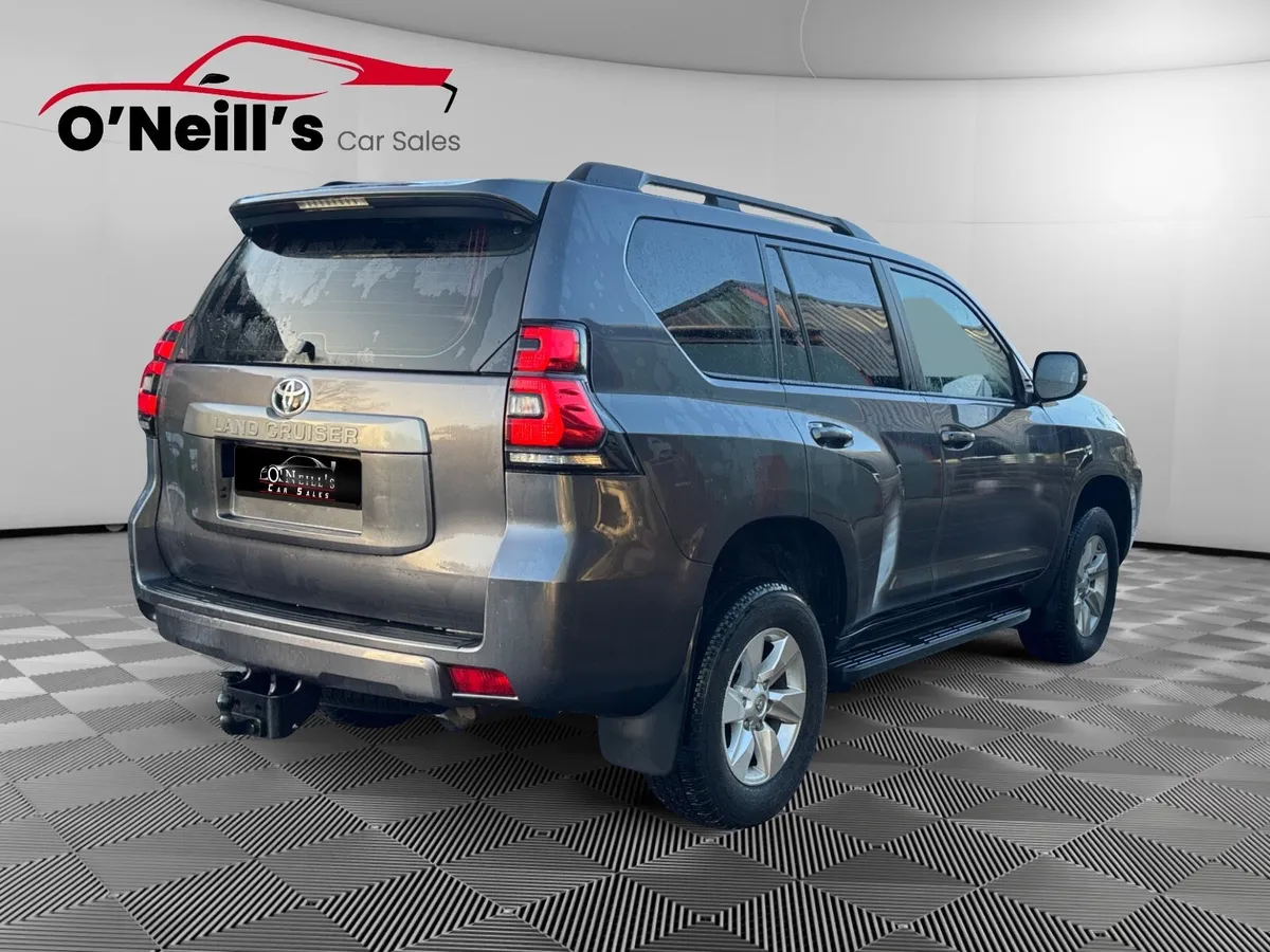 Toyota Land Cruiser 2023  LAND CRUISER 5 SEAT AUTO - Image 4