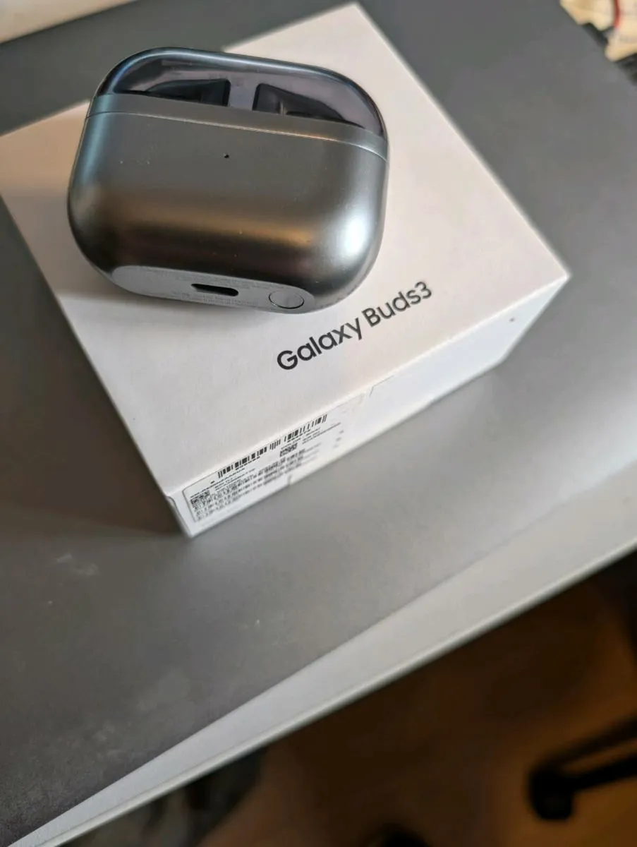 Samsung Galaxy Buds 3 - Image 1