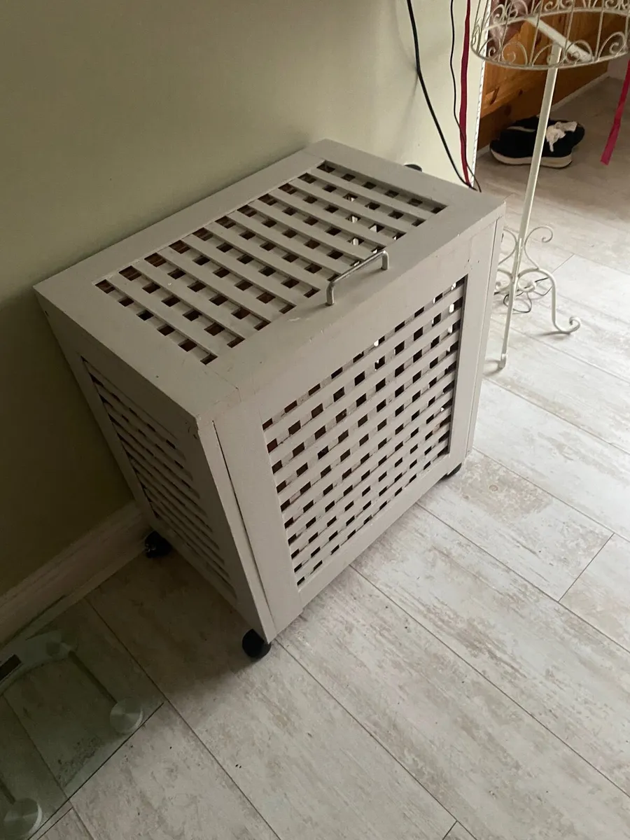 Wood storage box on wheels - Image 1