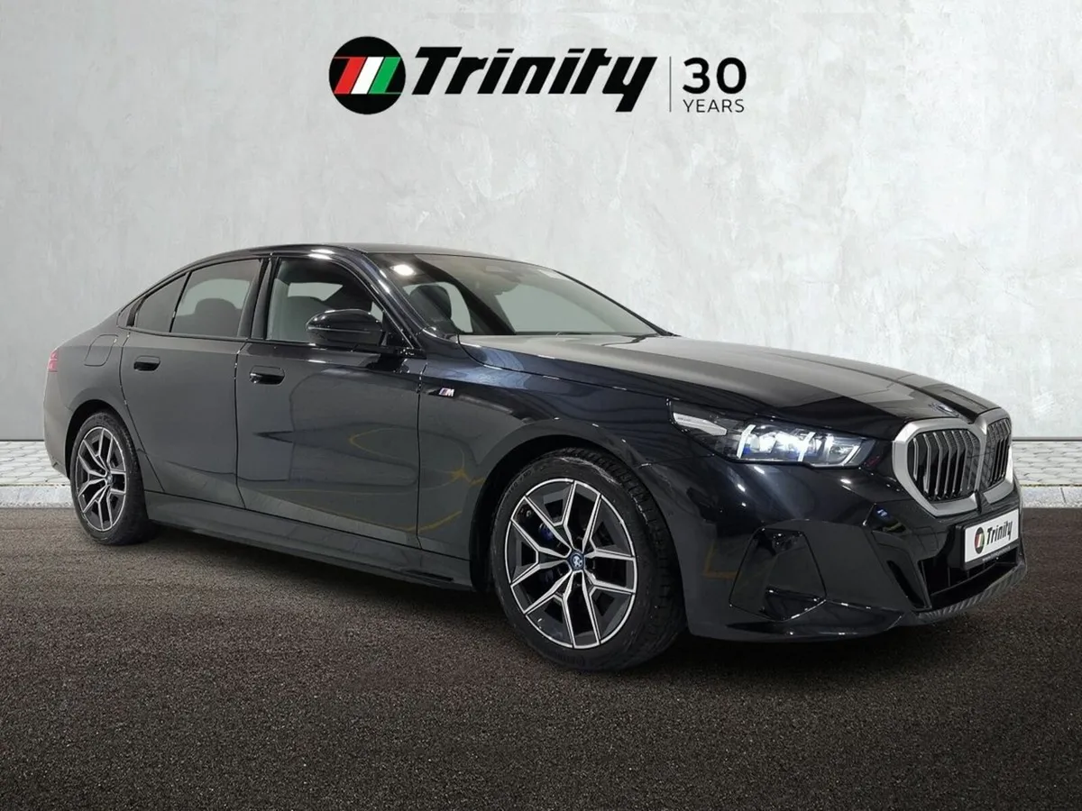BMW i5 ** i5 M-SPORT e DRIVE 40 ** PANORAMIC SUNRO - Image 1