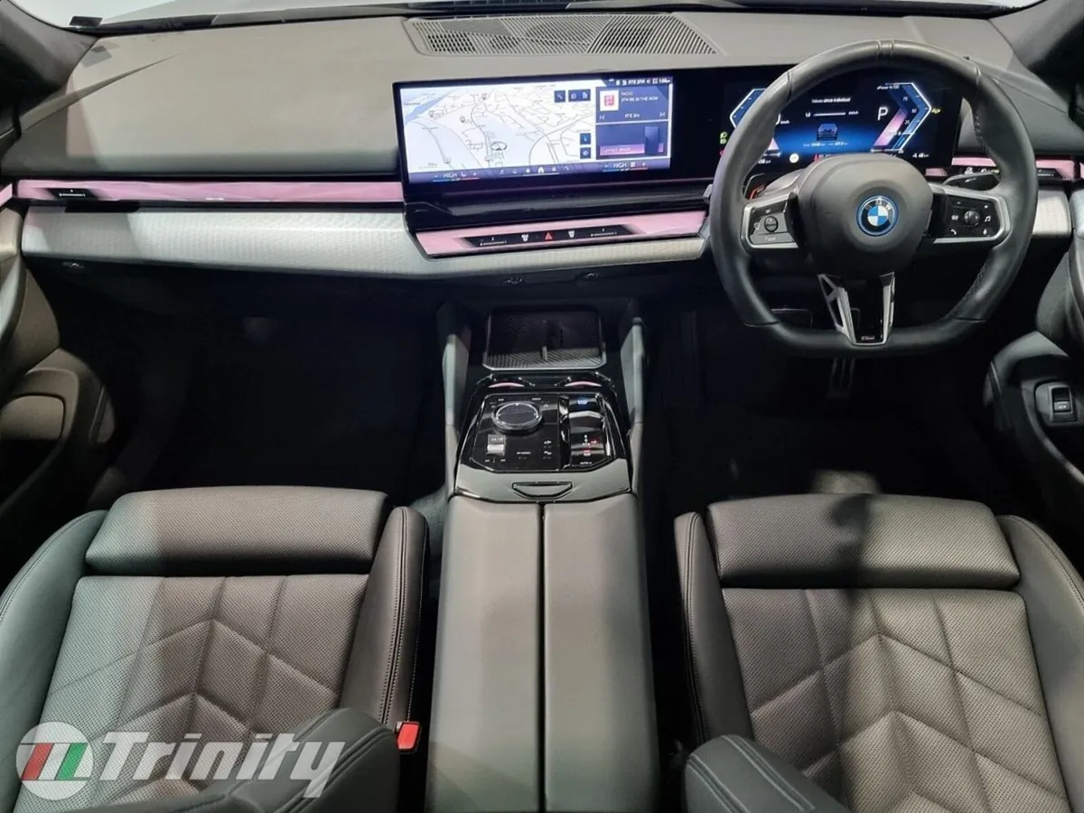 BMW i5 ** i5 M-SPORT e DRIVE 40 ** PANORAMIC SUNRO - Image 2