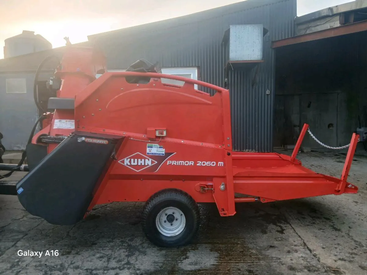 Kuhn straw blower - Image 1