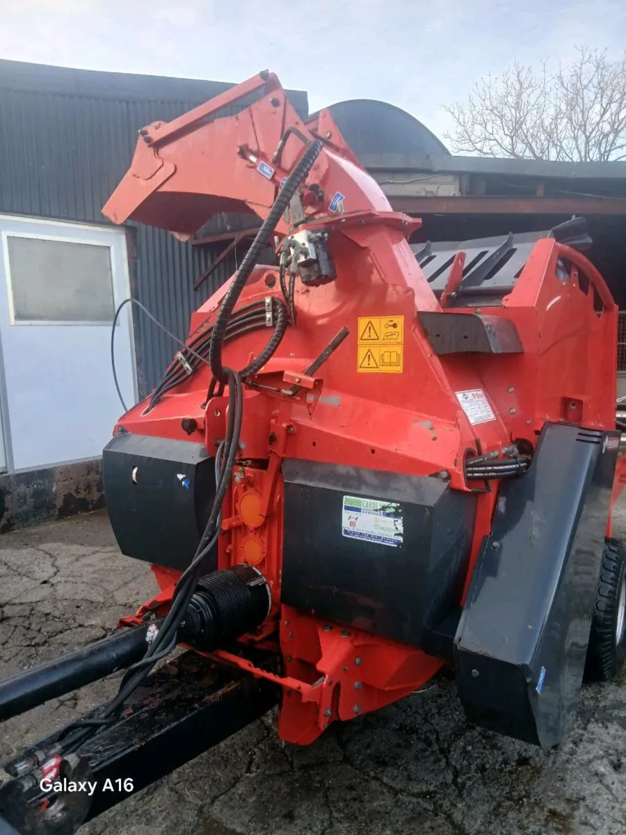 Kuhn straw blower - Image 2