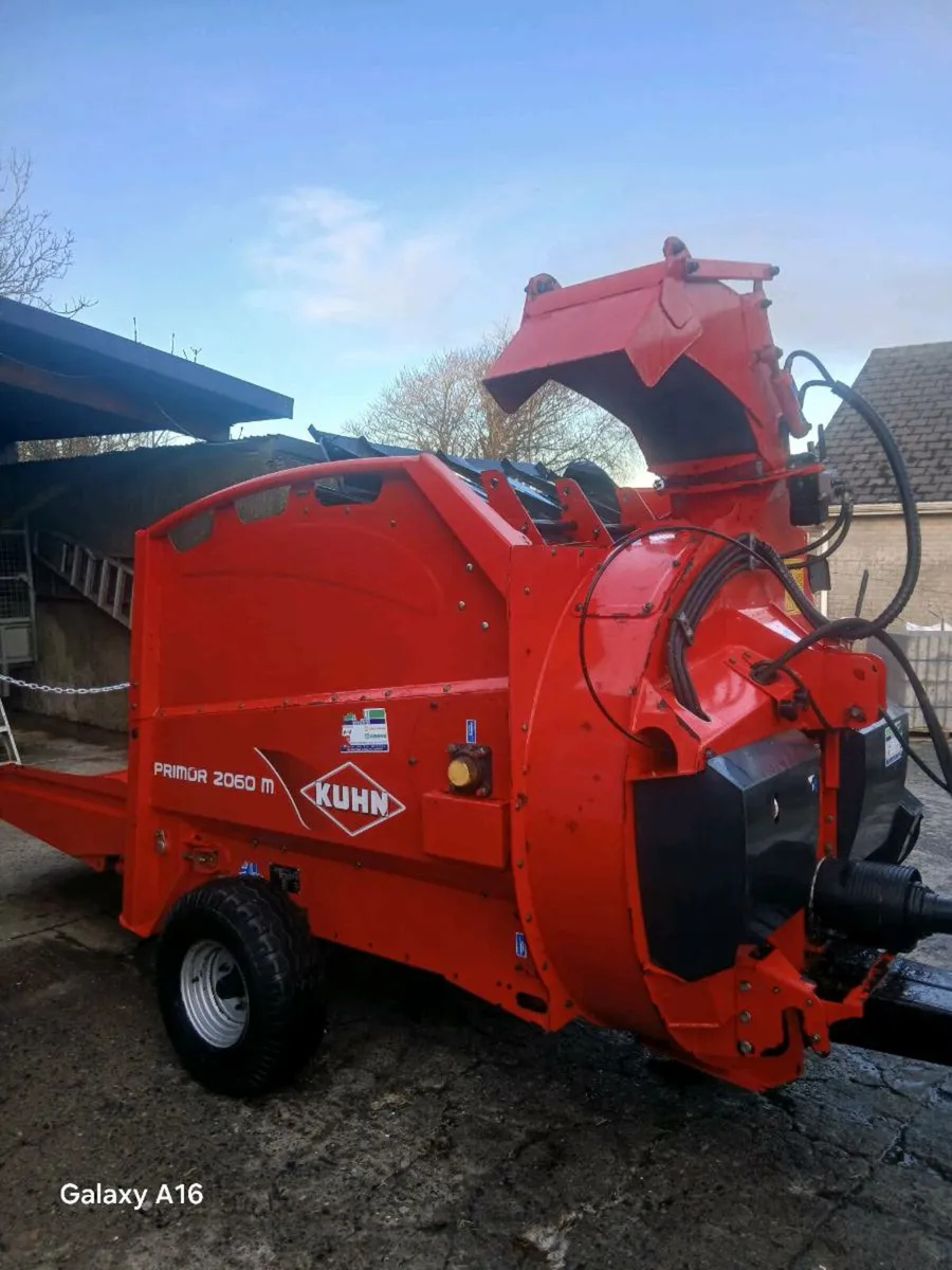 Kuhn straw blower - Image 3