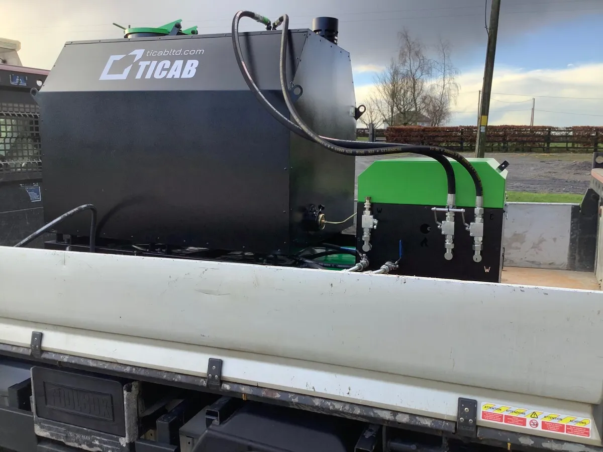 Tar sprayer - Image 1