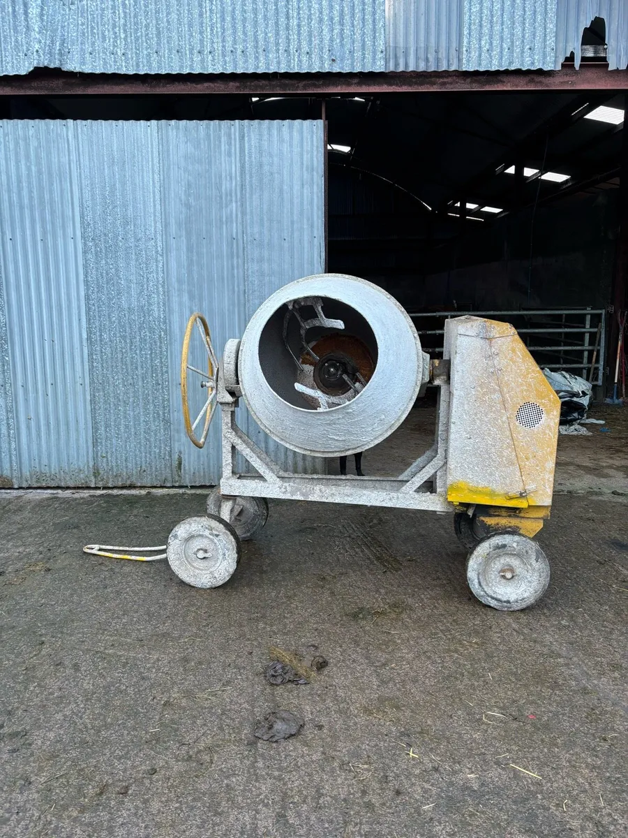 Cement mixer - Image 1