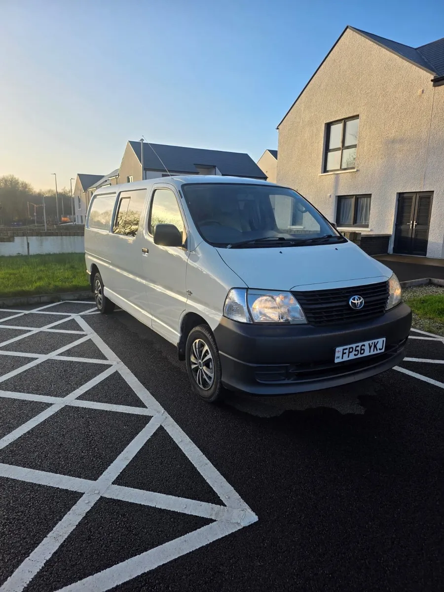Toyota Hiace - Image 4
