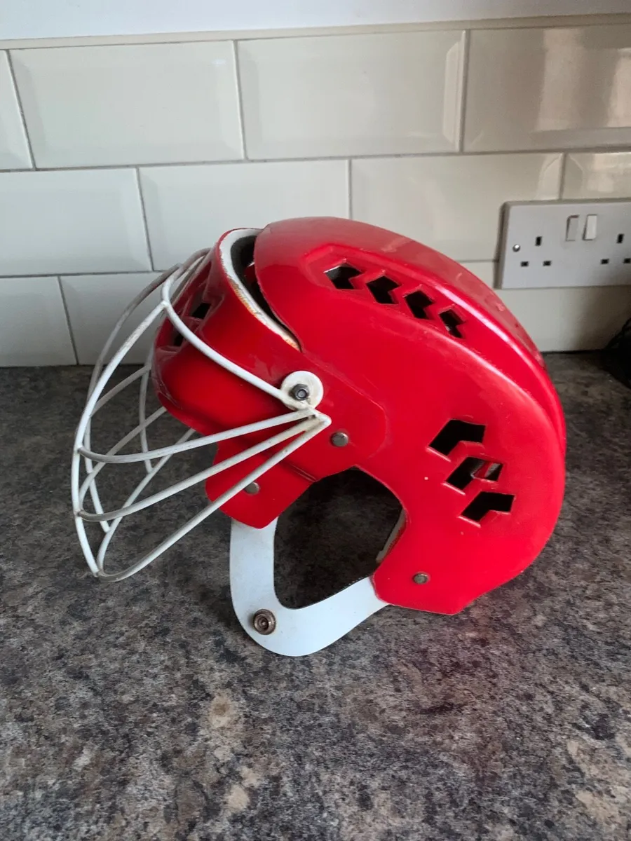 Oldstyle hurling helmet - Image 3