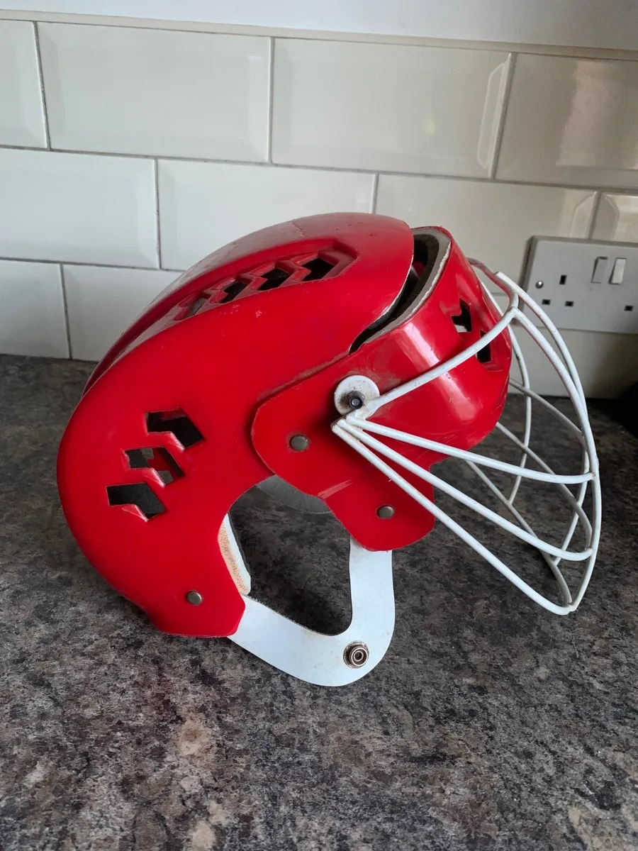 Oldstyle hurling helmet - Image 4