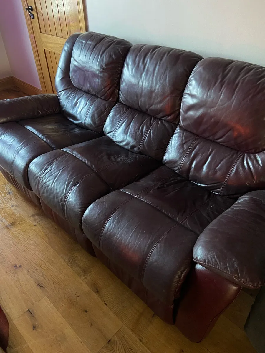 3 seater leather recliner couch +1 recliner chair - Image 1