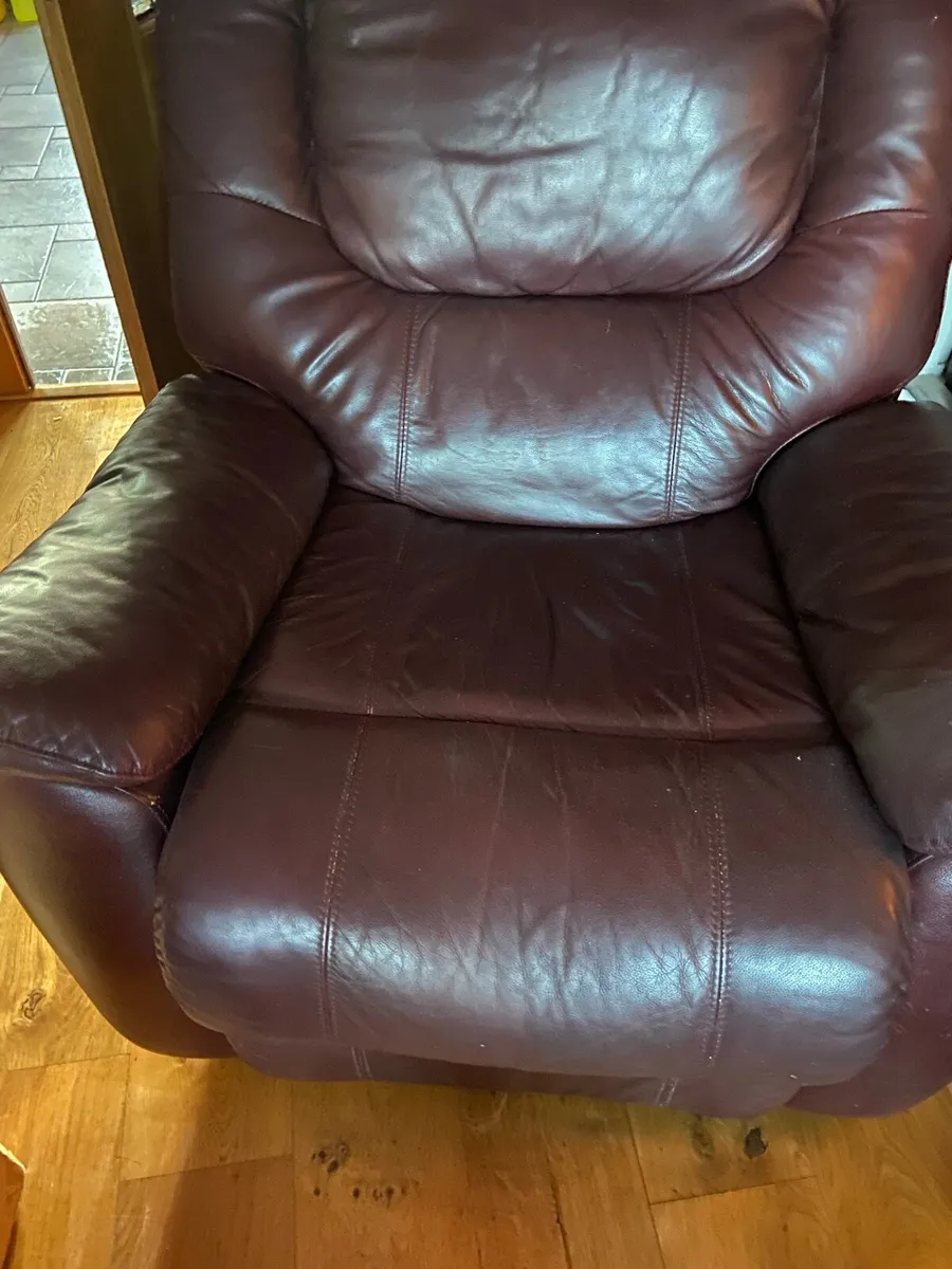 3 seater leather recliner couch +1 recliner chair - Image 2