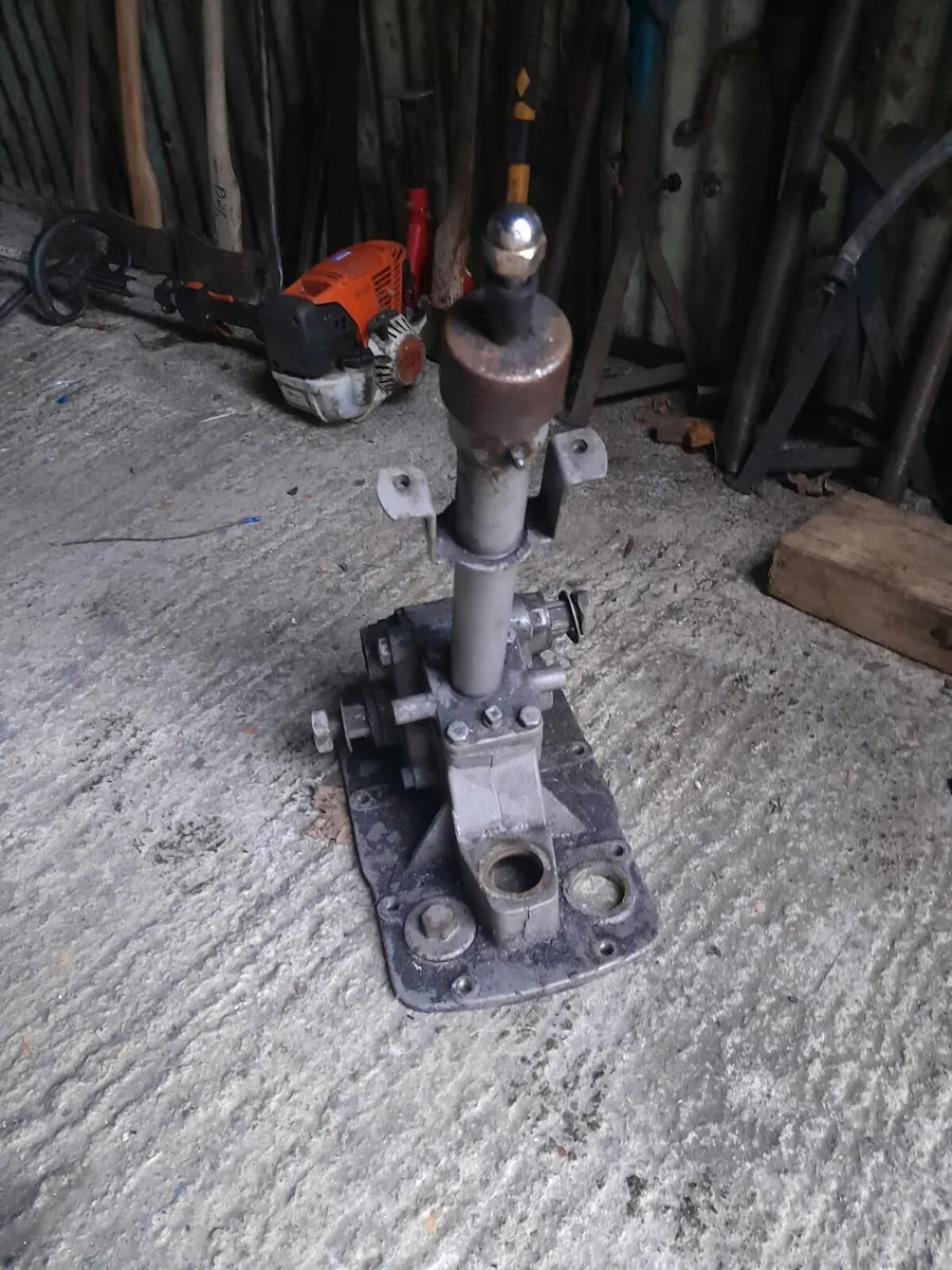 Steering Box - Image 1