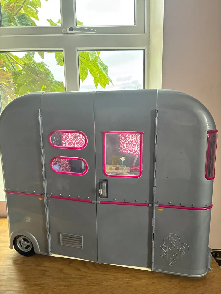 American Girl Camper Van, Wardrobe, Clothes &Shoes - Image 2