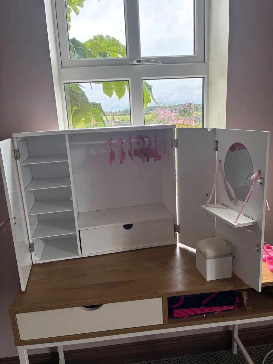 American Girl Camper Van, Wardrobe, Clothes &Shoes - Image 3