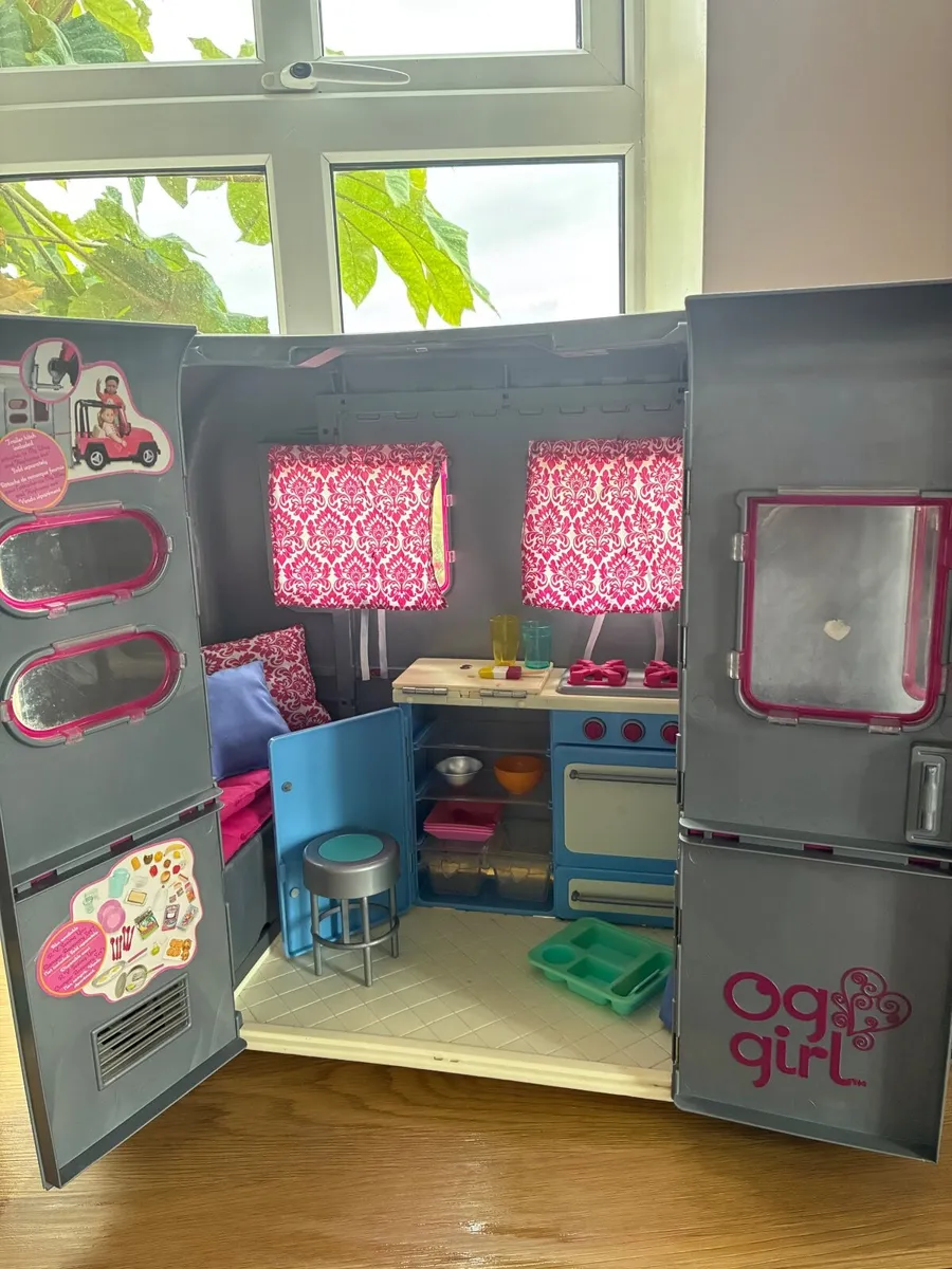 American Girl Camper Van, Wardrobe, Clothes &Shoes - Image 1
