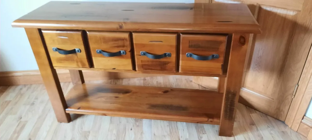 Table for Hall/Livingroom/Bedroom Console . - Image 1