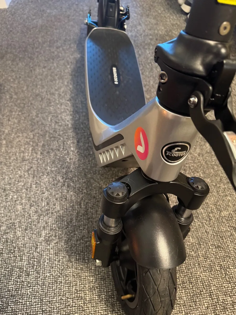 Gruz E-Scooter - Image 1