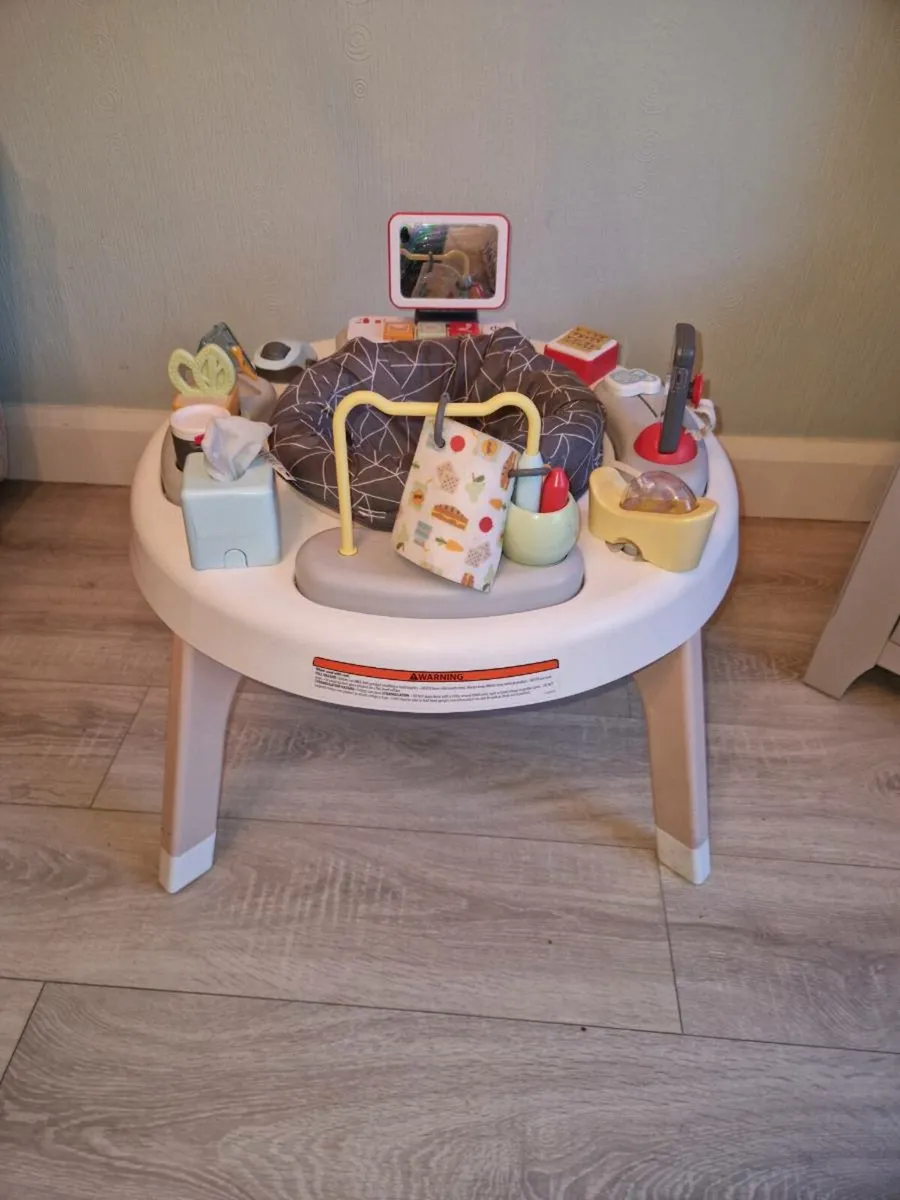 Fisher-Price 2-In-1 activity centre - Image 1