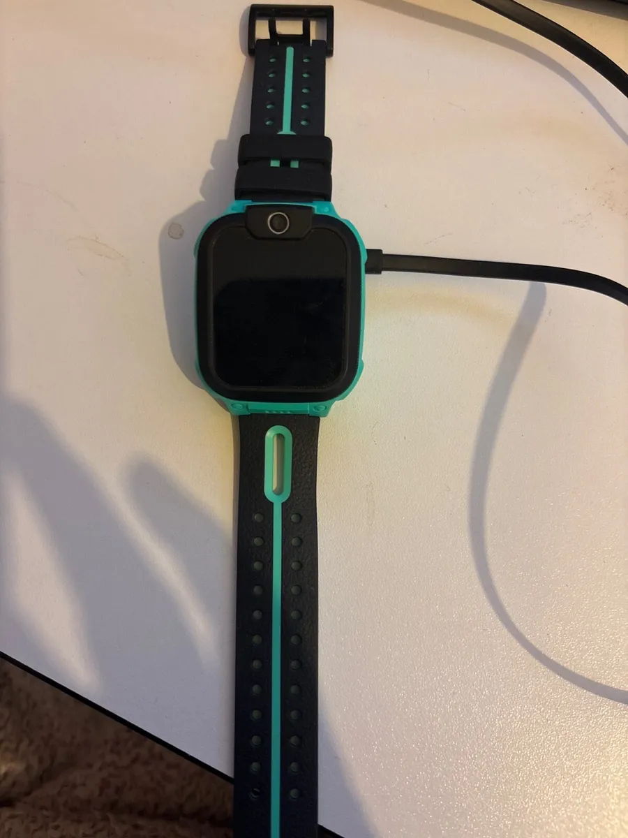 Imoo z1 smart watch with phone for kids - Image 1