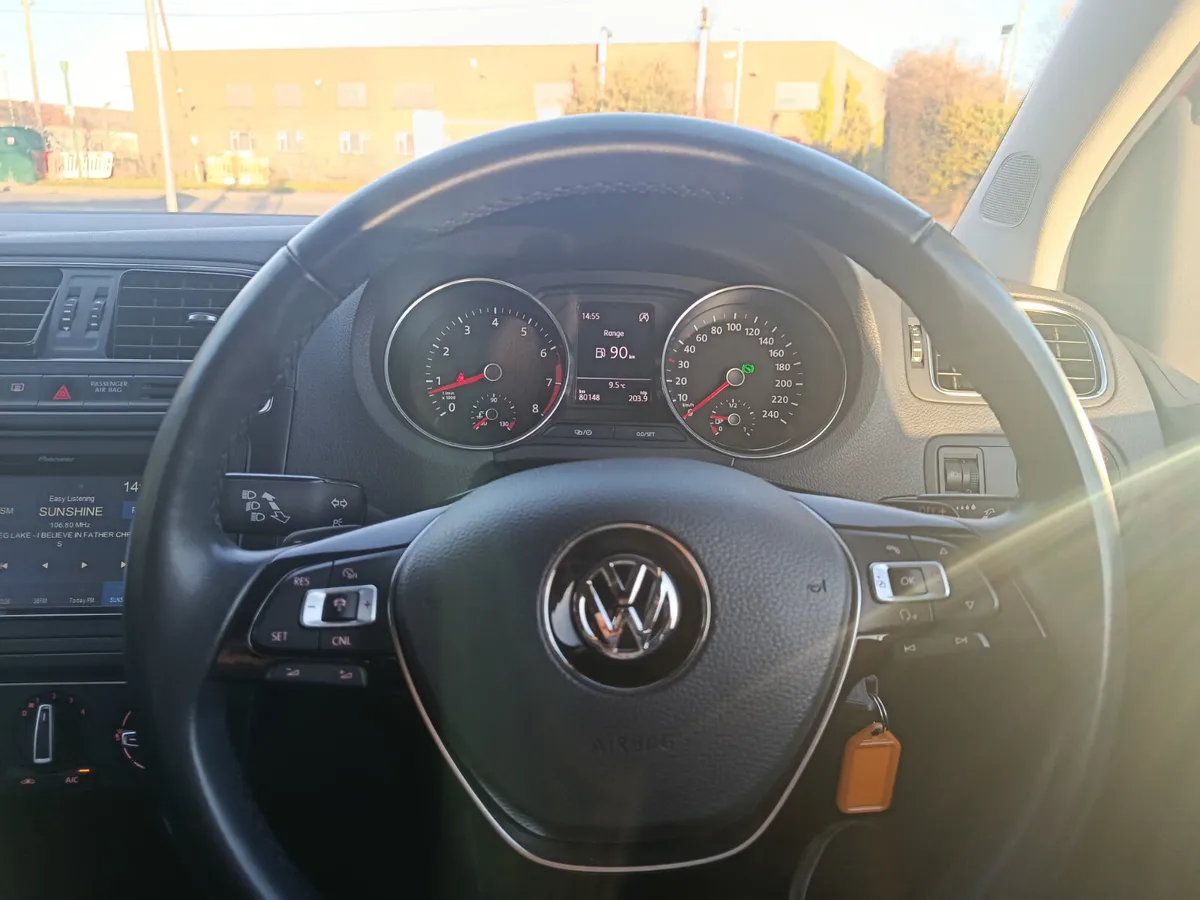 Volkswagen Polo 2015 automatic - Image 2