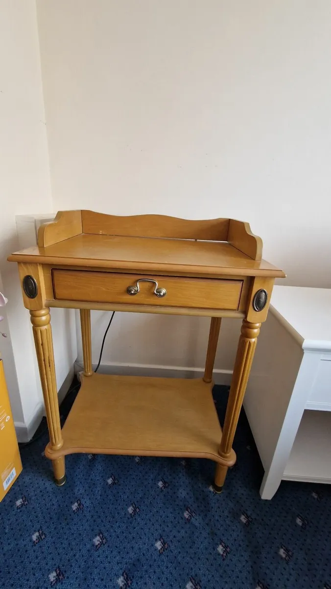 Oak Side table - Image 1