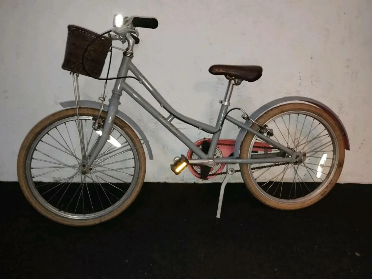 Girls 20inch bike - Image 2