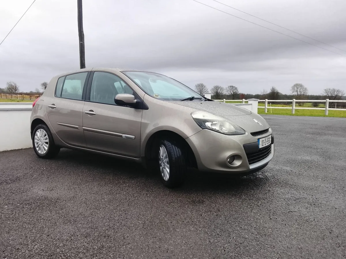 Renault Clio, 81,311 Km, immaculate. - Image 2